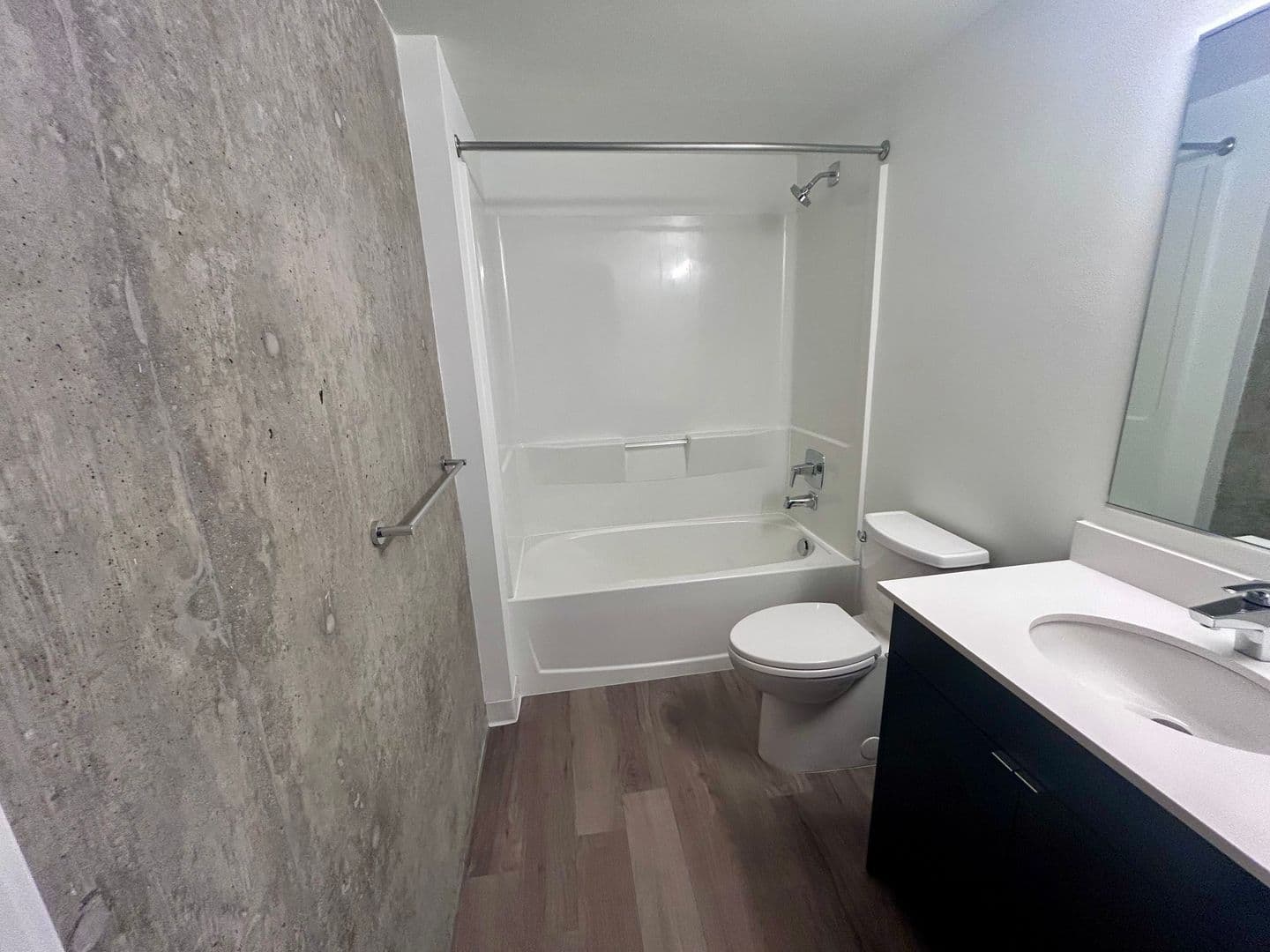 Seattle Apartment: 1103 Summit Ave