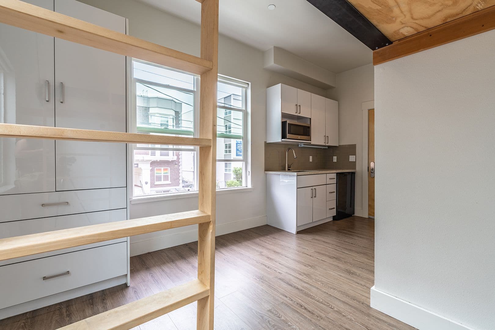 Seattle Apartment: 1722 Summit Ave