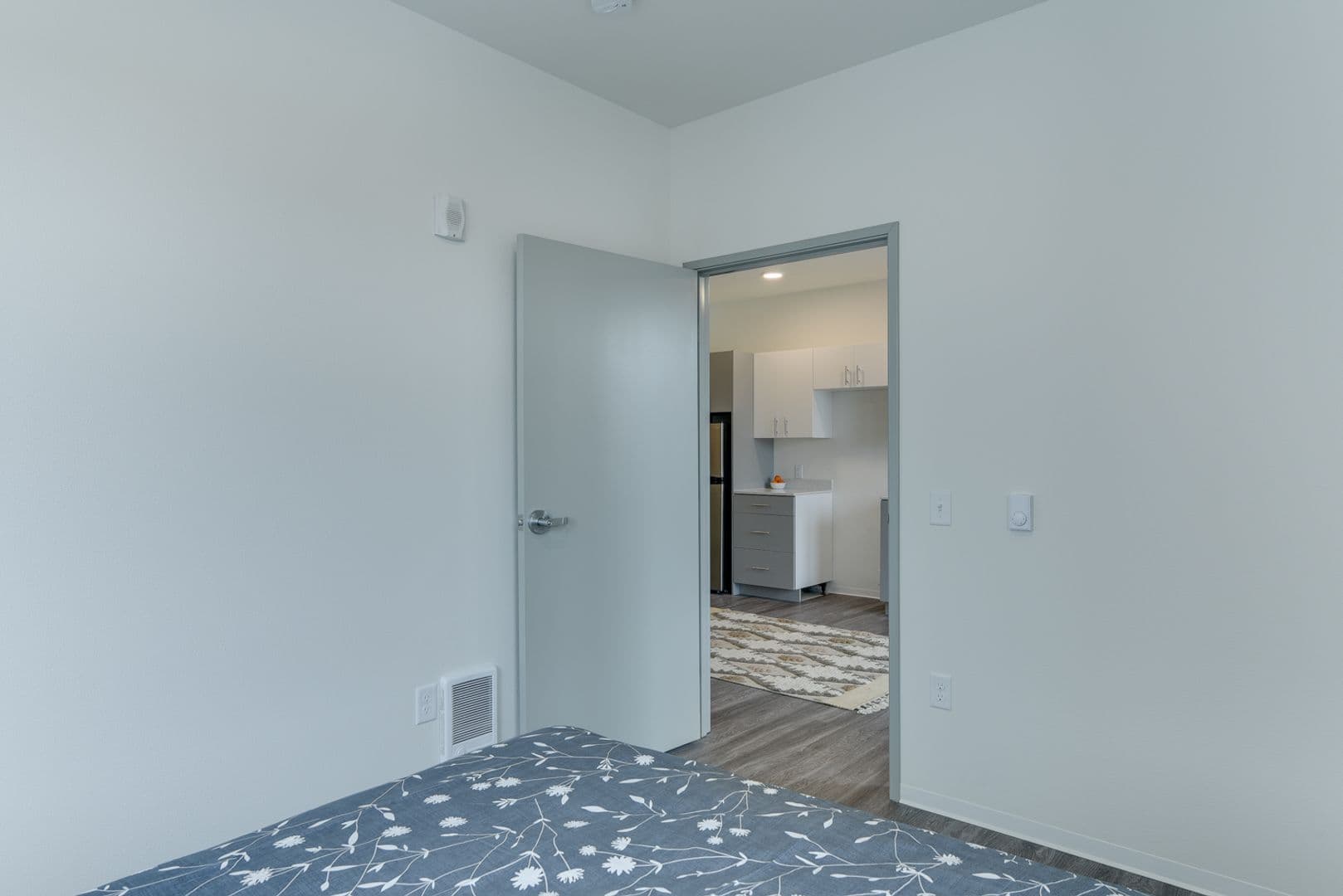 Portland Apartment: 1075 NW 16th Ave