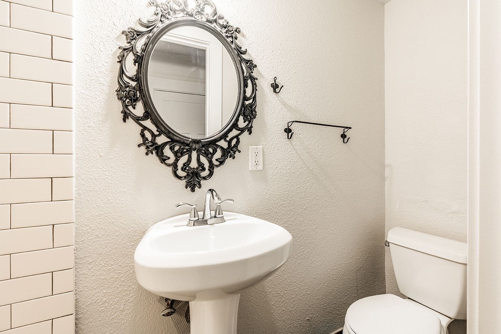 Seattle Apartment: 114 24th Ave E