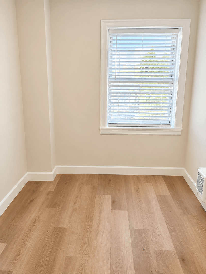 Seattle Apartment: 1705 Belmont Ave