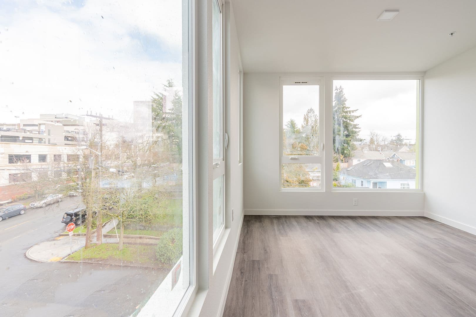 Seattle Apartment: 355 15th Ave