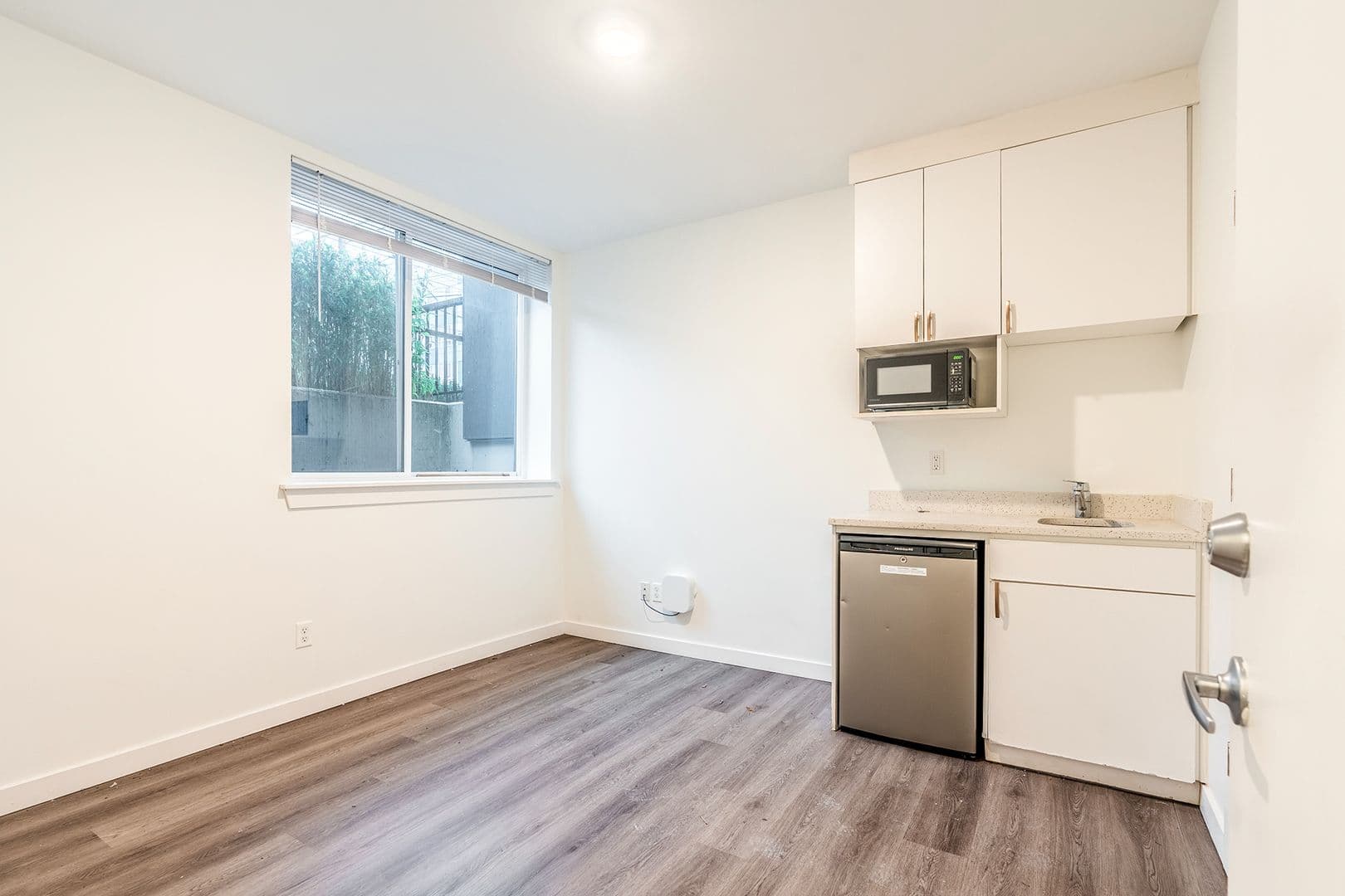Seattle Apartment: 200 10th Ave E