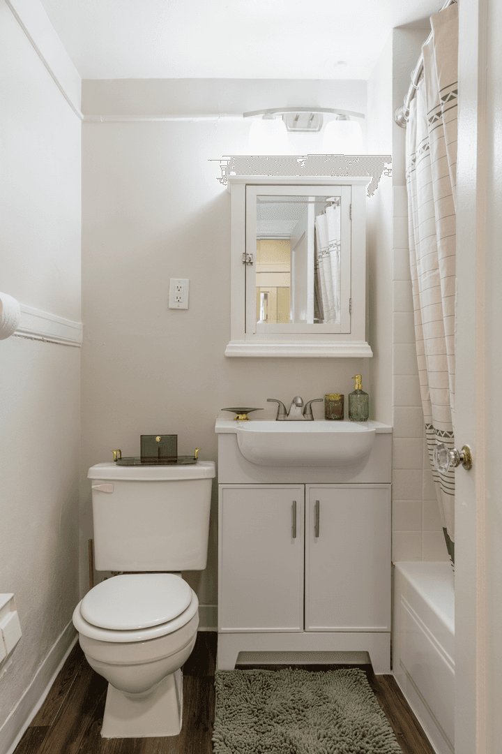 Seattle Apartment: 1330 Boren Ave