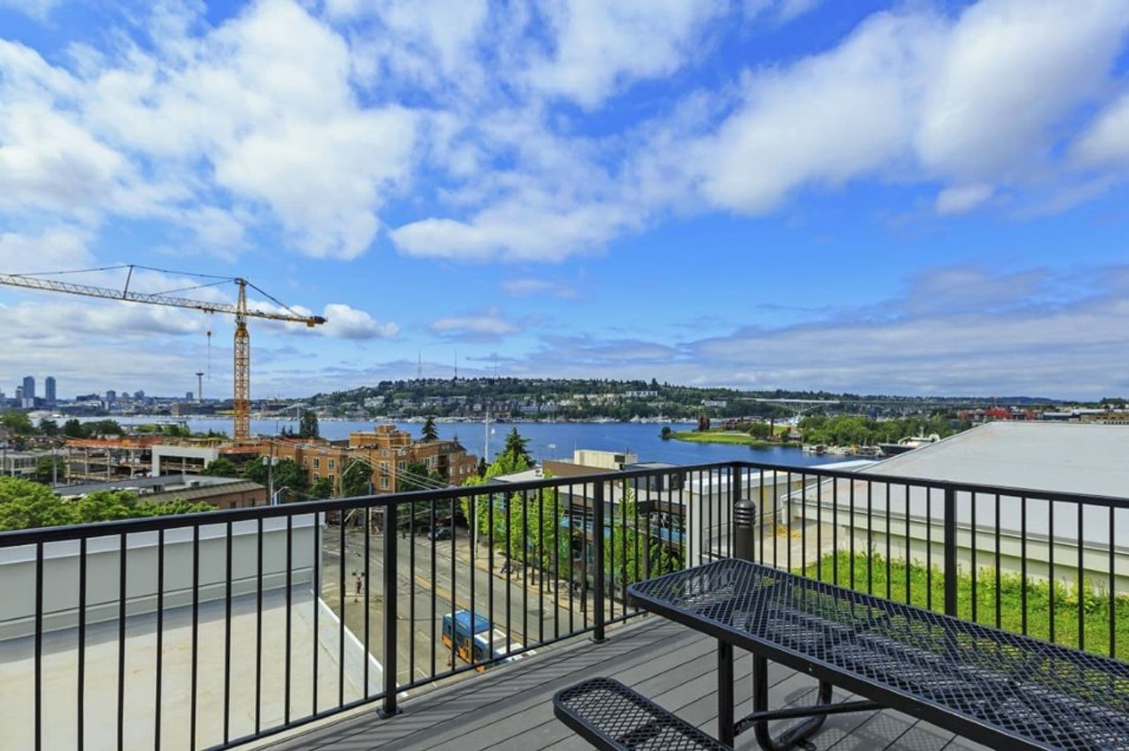 Seattle Apartment: 2820 Eastlake Ave E