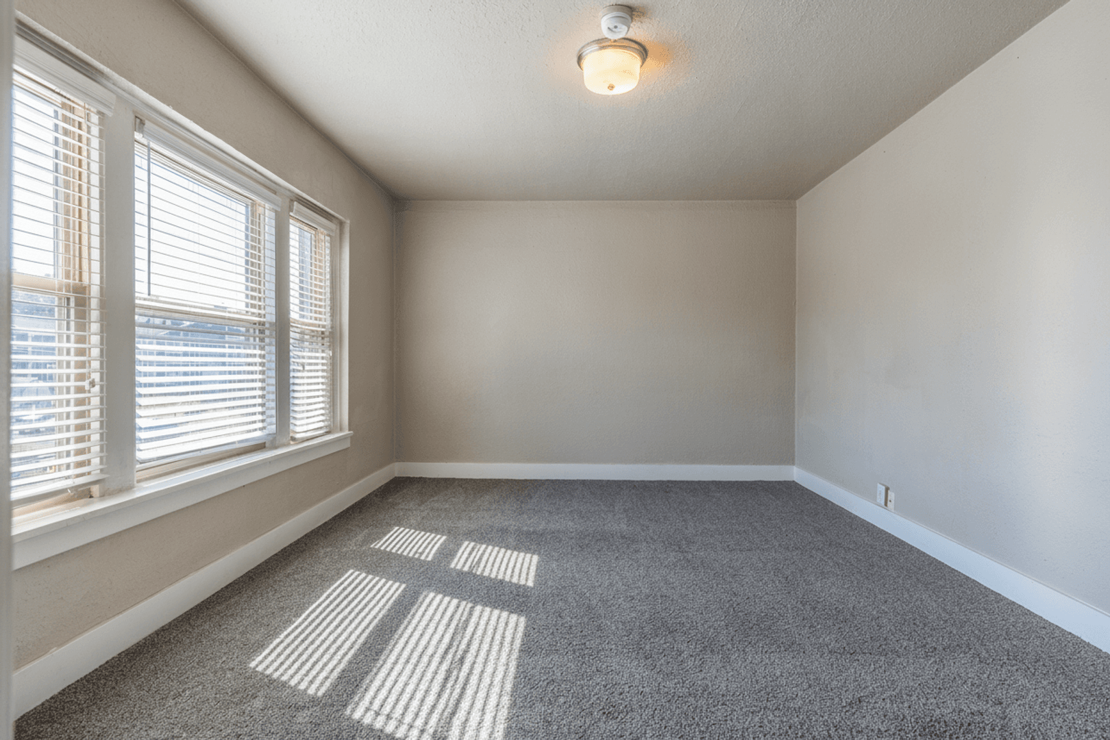 Tacoma Apartment: 1224 Yakima Ave S