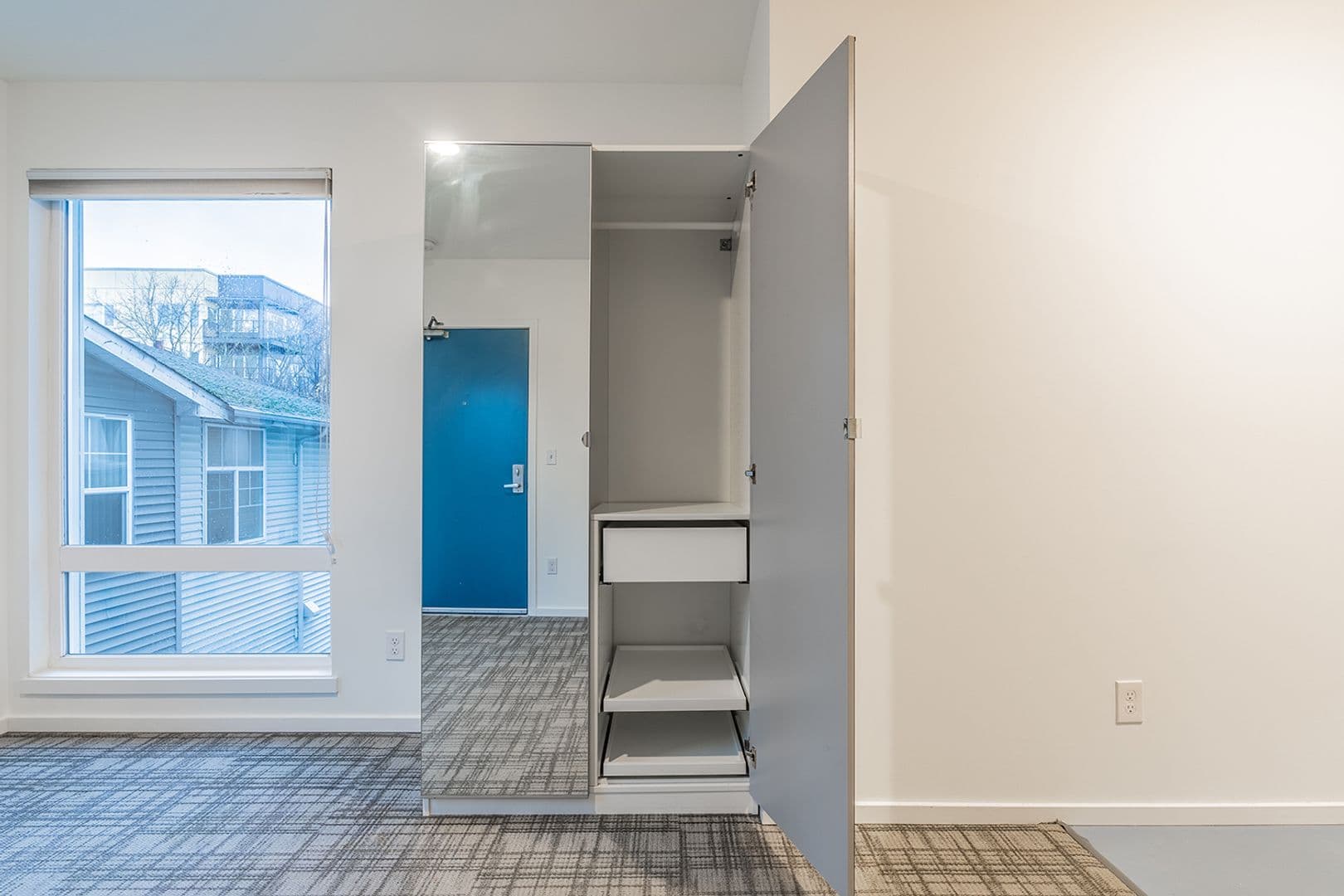 Seattle Apartment: 2418 NW 58th St