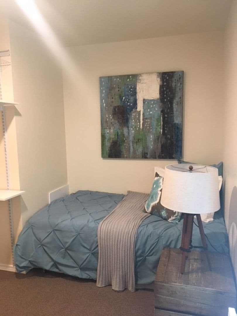 Seattle Apartment: 1728 Summit Ave