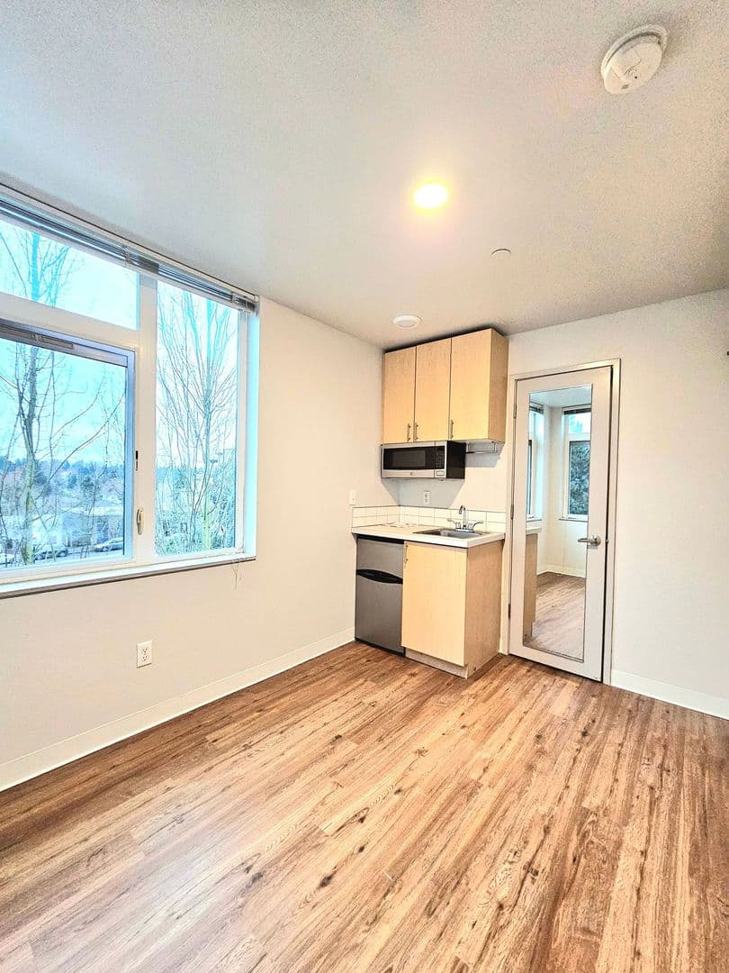 Seattle Apartment: 8727 Phinney Avenue North