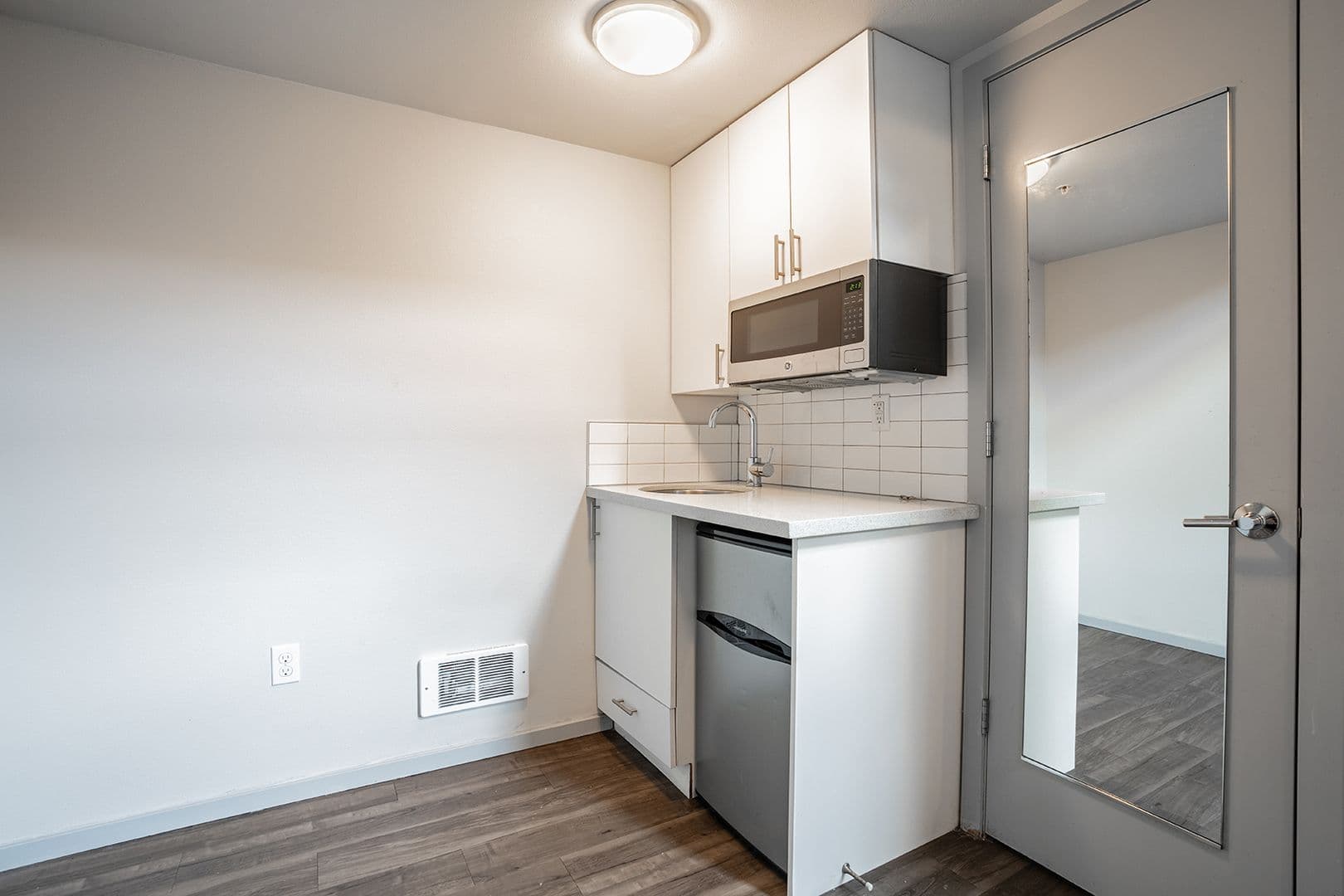 Seattle Apartment: 422 11th Ave E