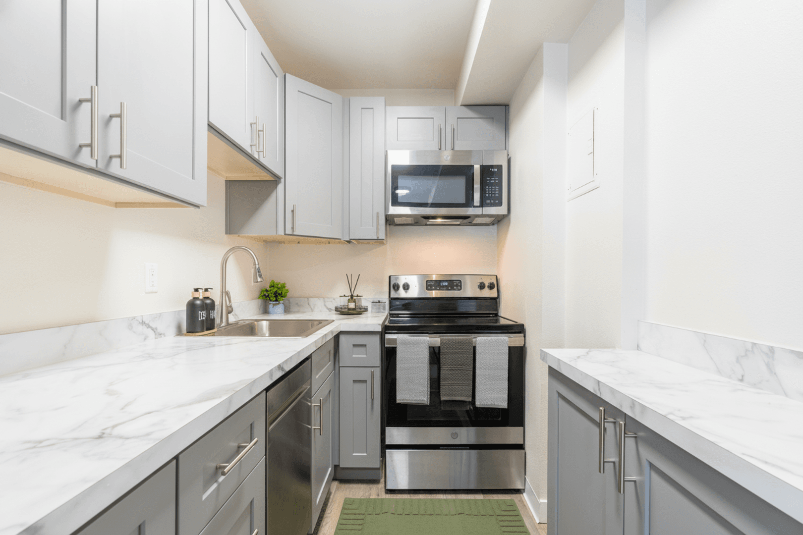 Seattle Apartment: 1330 Boren Ave
