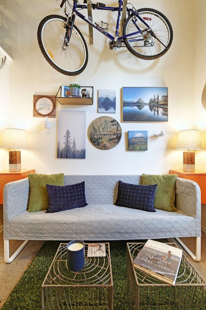Seattle Apartment: 1305 E Mercer St