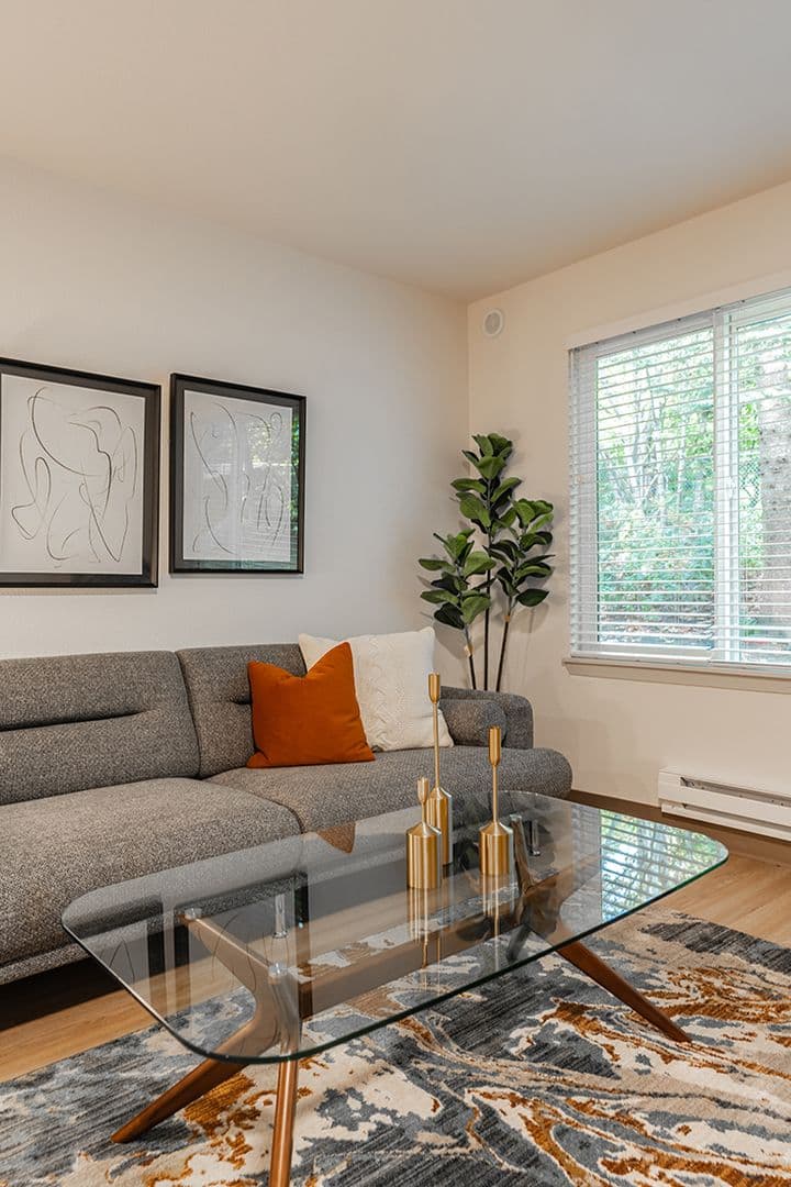 Bellevue Apartment: 15750 NE 15th Street
