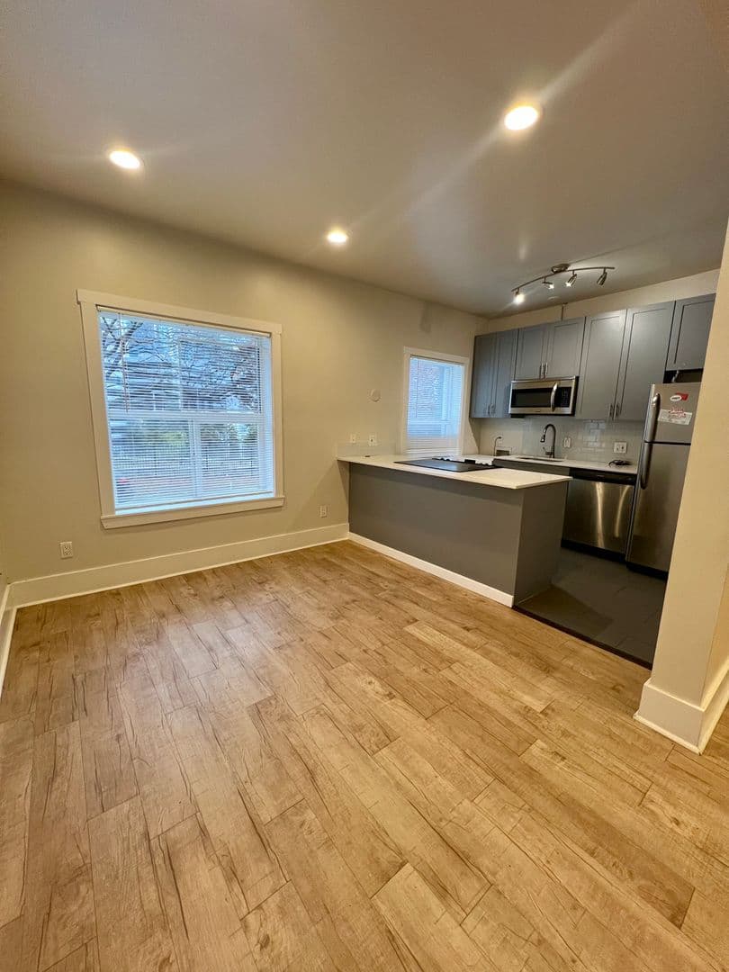 Seattle Apartment: 304 E Olive Place