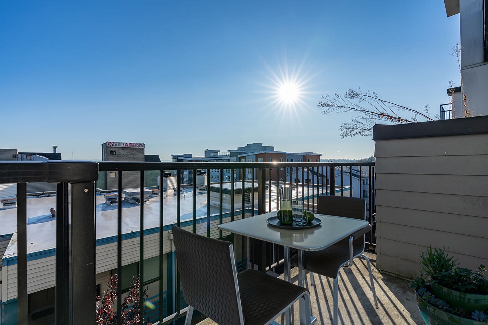 Seattle Apartment: 3266 SW Avalon Way