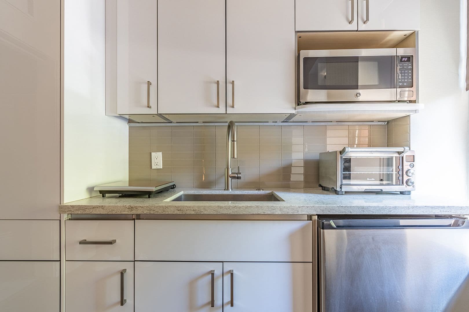 Seattle Apartment: 423 Terry Ave