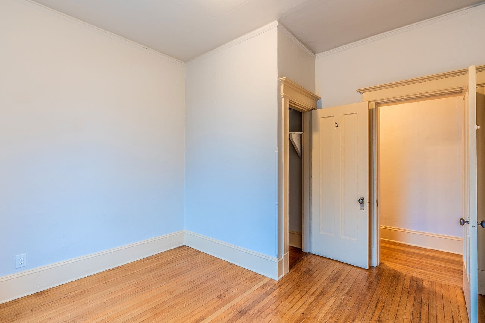 Seattle Apartment: 1625 E Madison St