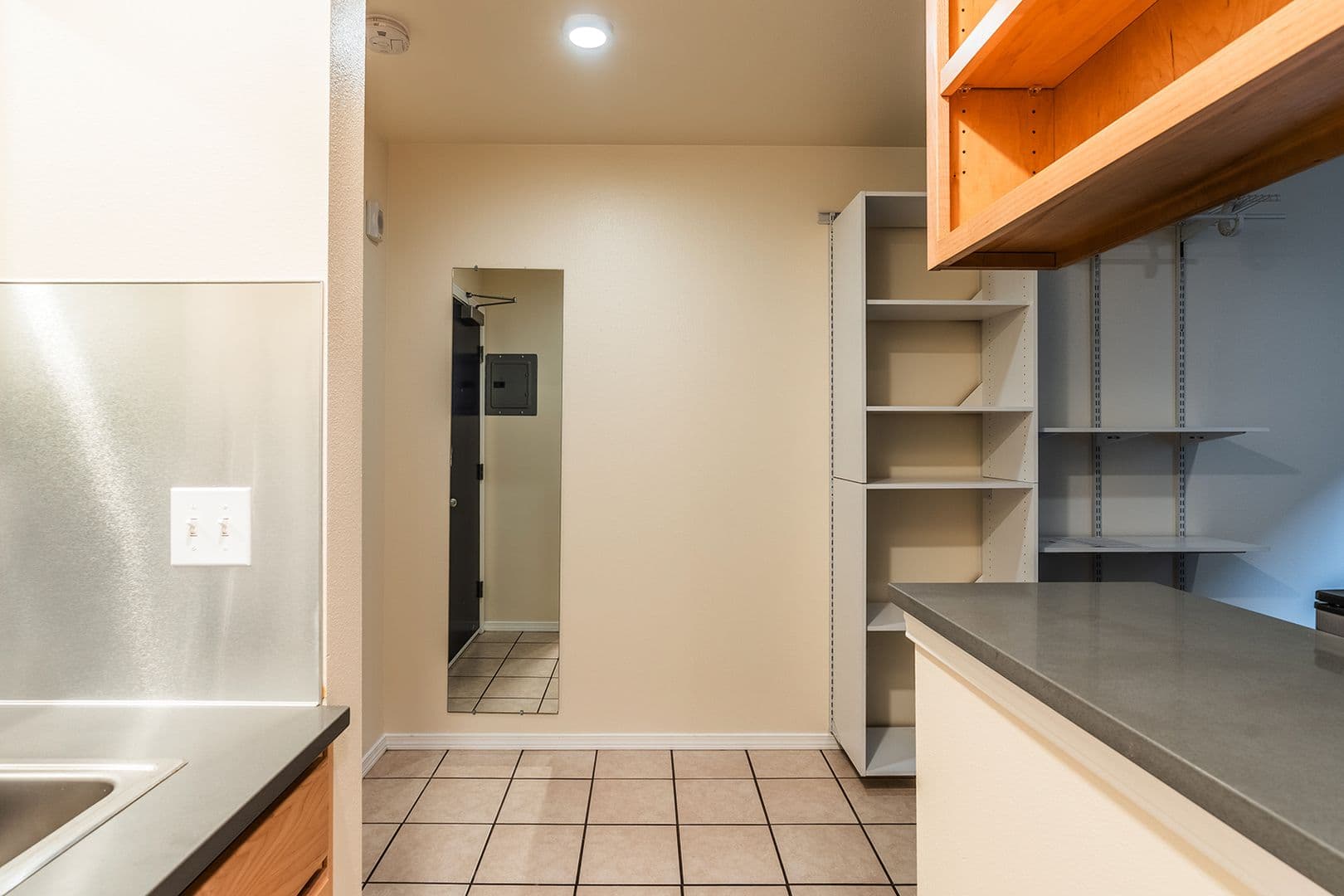 Seattle Apartment: 1728 Summit Ave