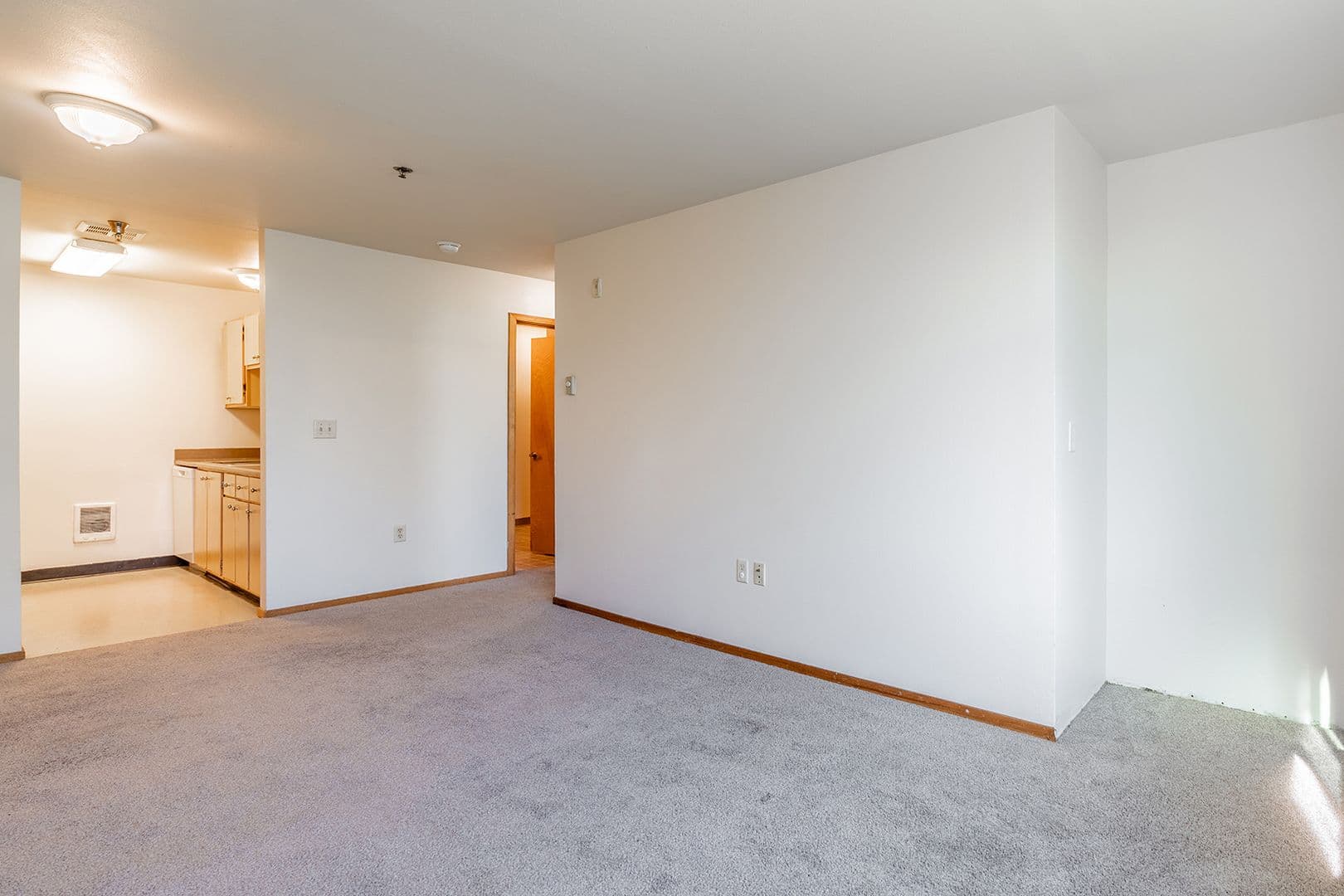 Portland Apartment: 36 NE 147th Ave