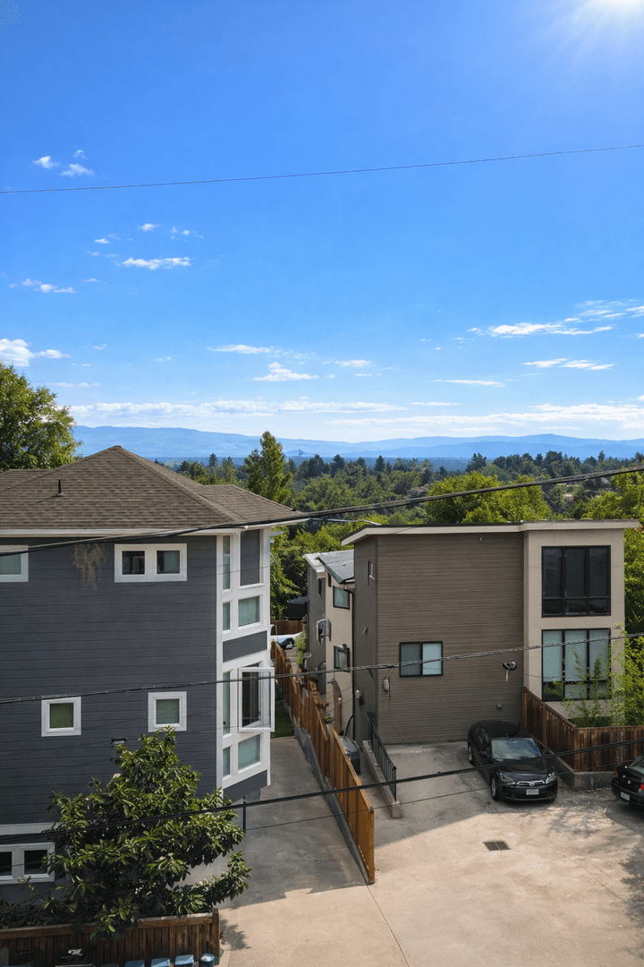 Seattle Apartment: 216 23rd Ave E