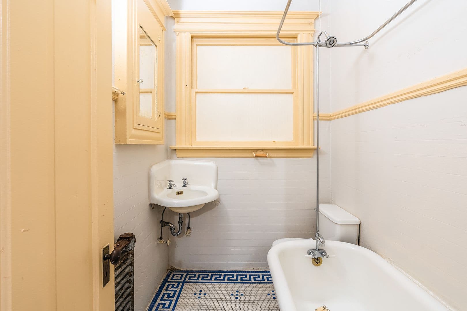 Seattle Apartment: 1625 E Madison St
