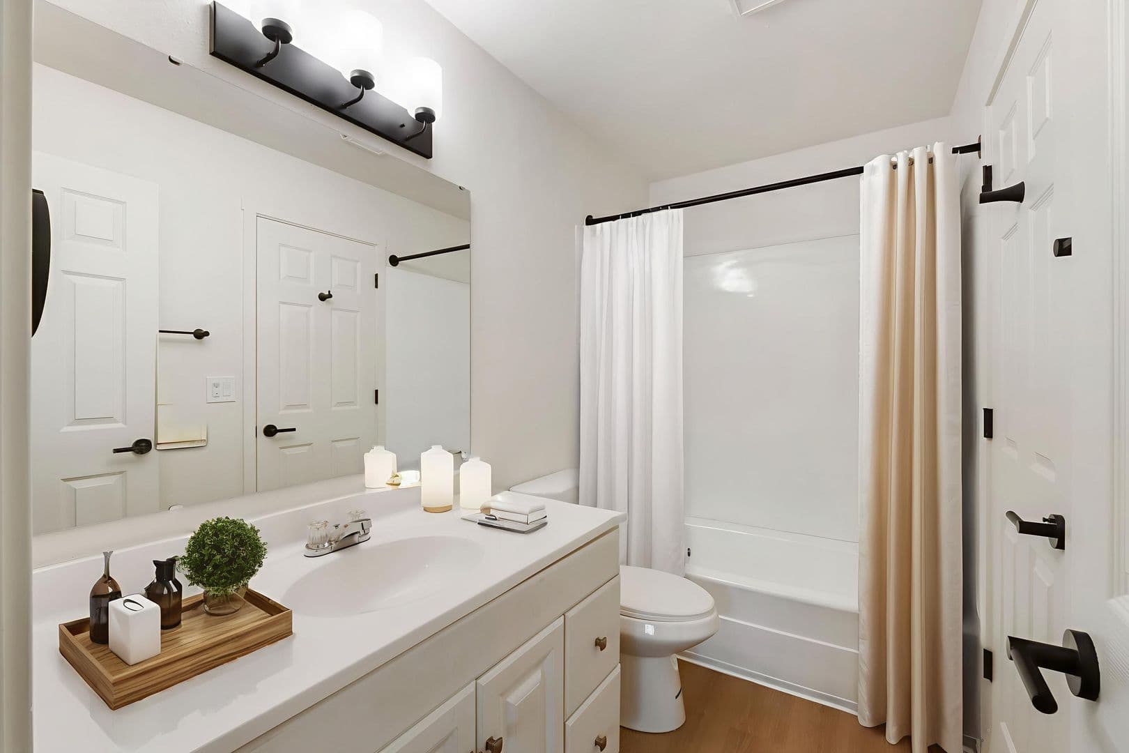 Portland Apartment: 15994A E Burnside St
