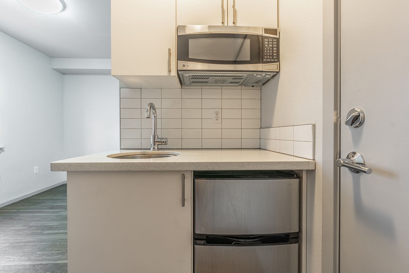 Seattle Apartment: 422 11th Ave E