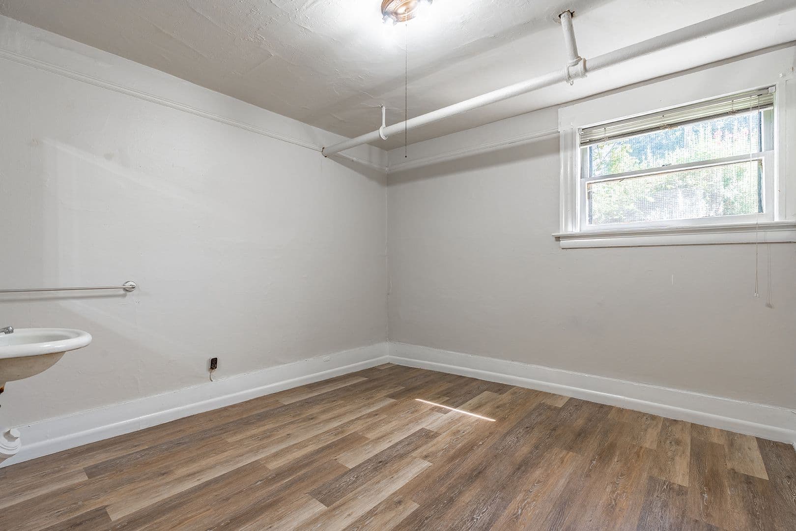 Seattle Apartment: 1625 E Madison St
