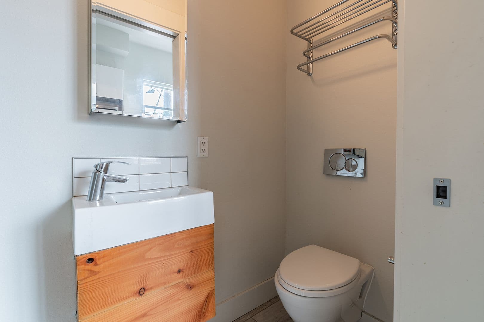Seattle Apartment: 1722 Summit Ave