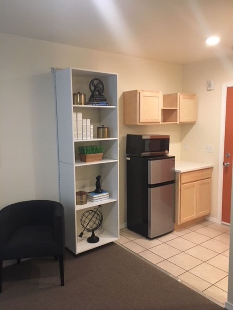 Seattle Apartment: 1728 Summit Ave