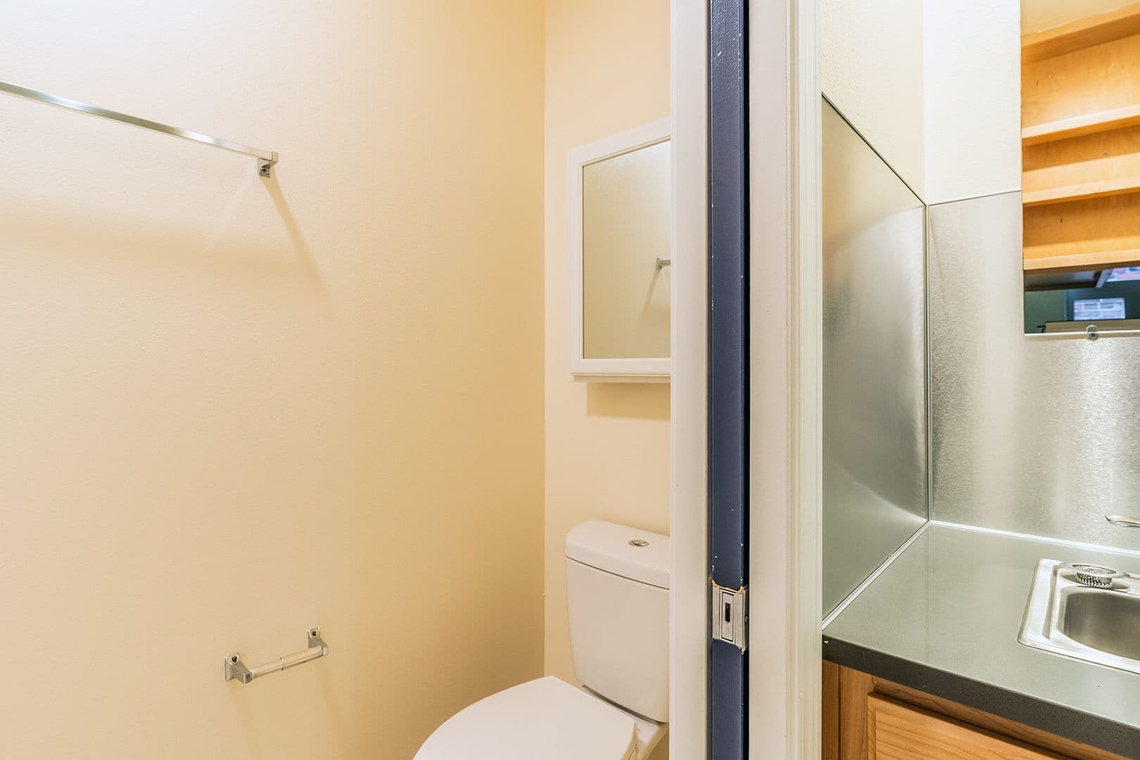 Seattle Apartment: 1728 Summit Ave