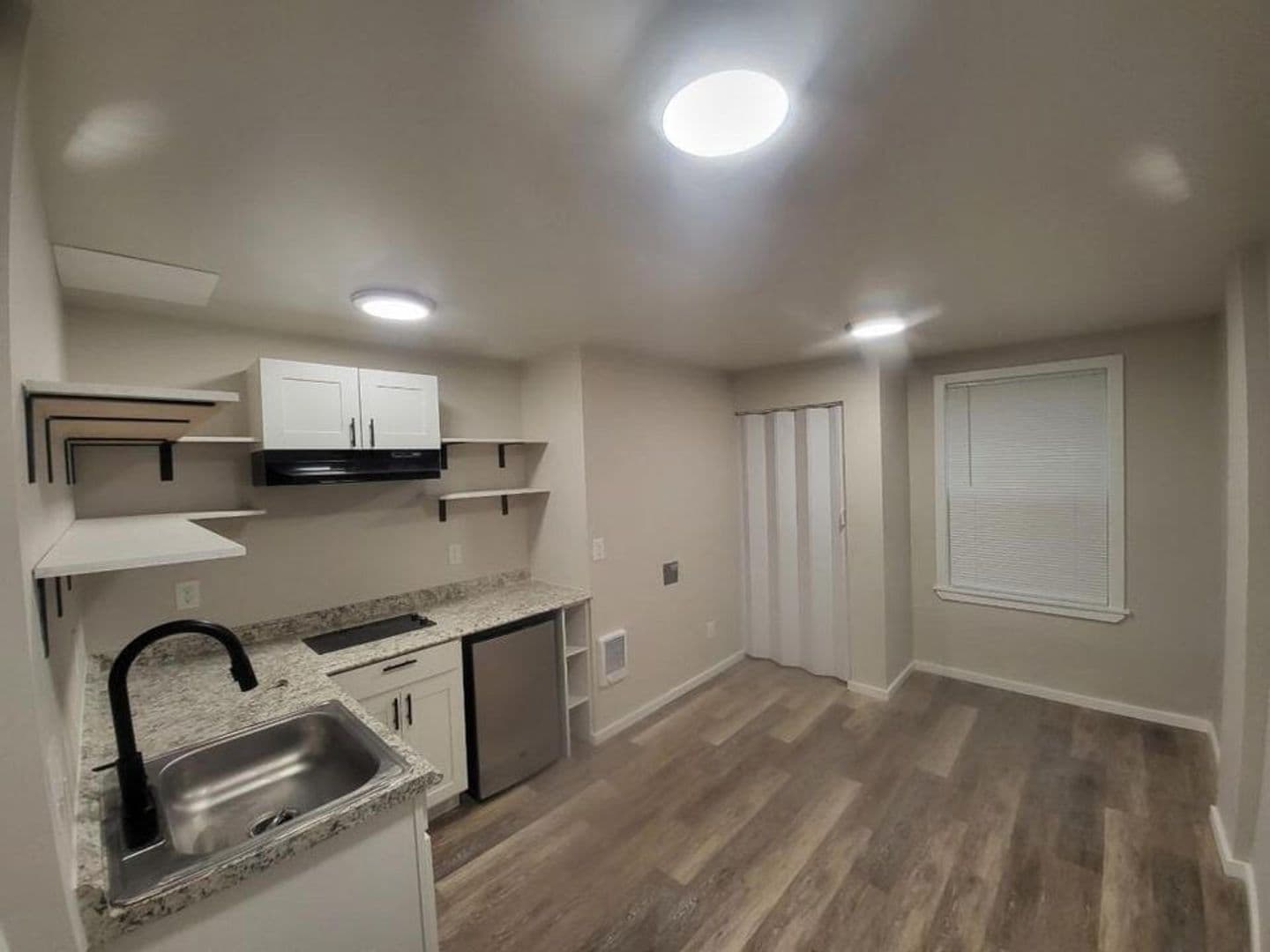 Seattle Apartment: 1723 Summit Ave