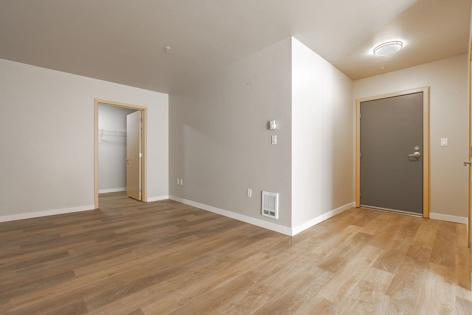 Seattle Apartment: 402 22nd Ave S