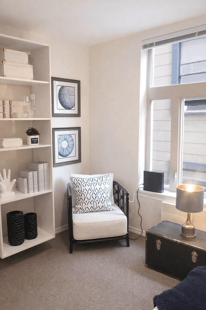 Seattle Apartment: 1728 Summit Ave