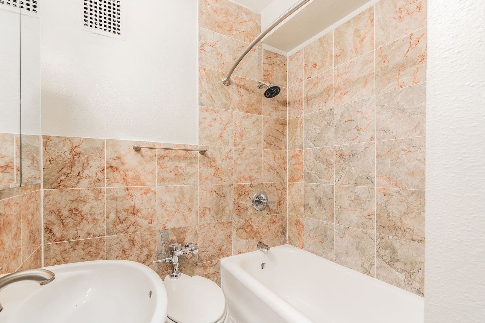 Seattle Apartment: 1705 Belmont Ave