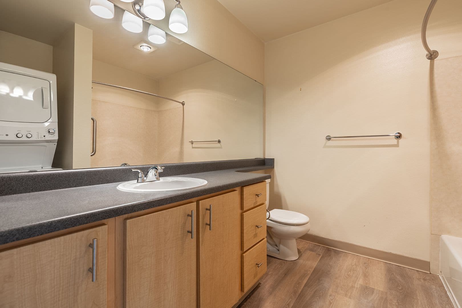 Seattle Apartment: 402 22nd Ave S