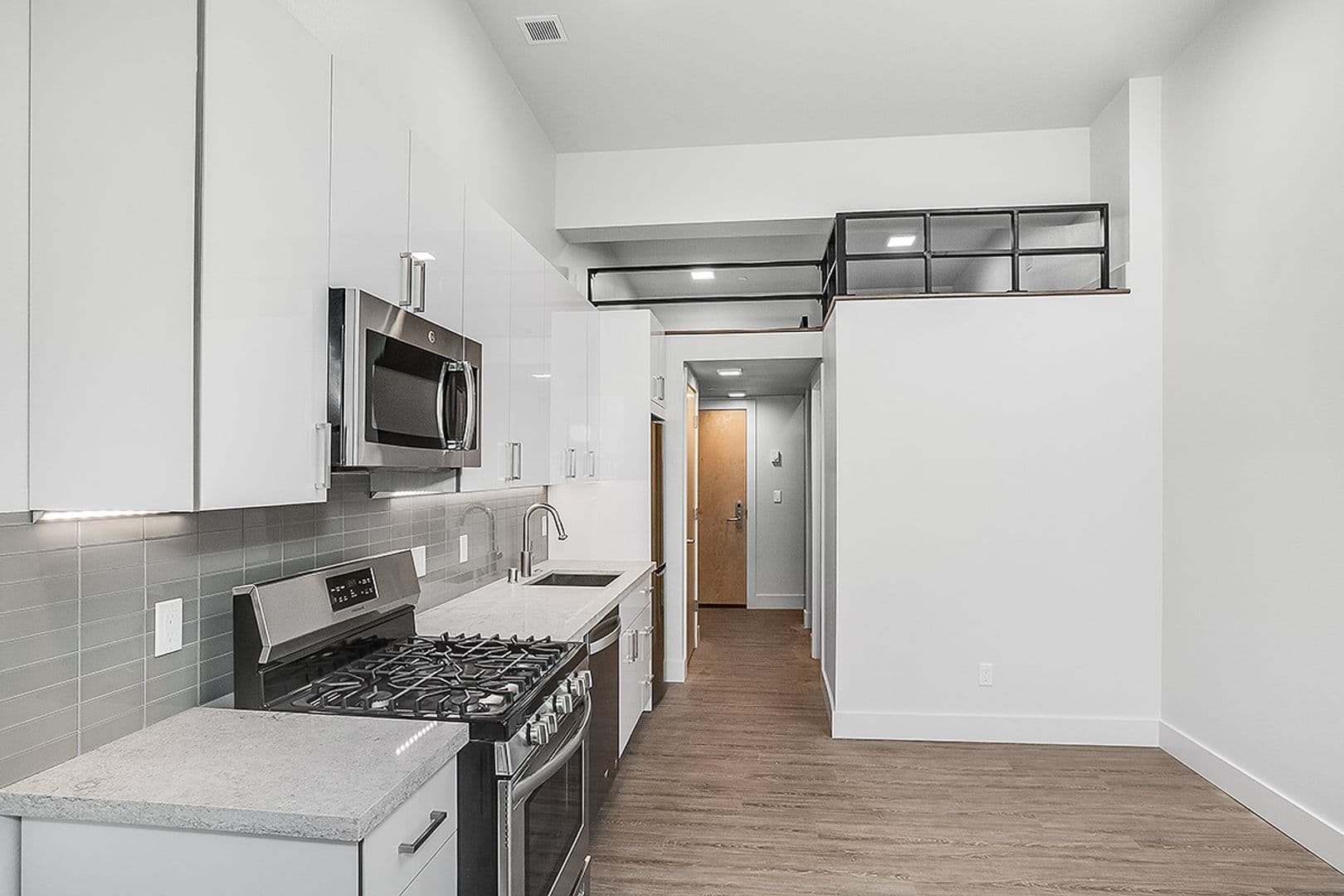 Seattle Apartment: 423 Terry Ave