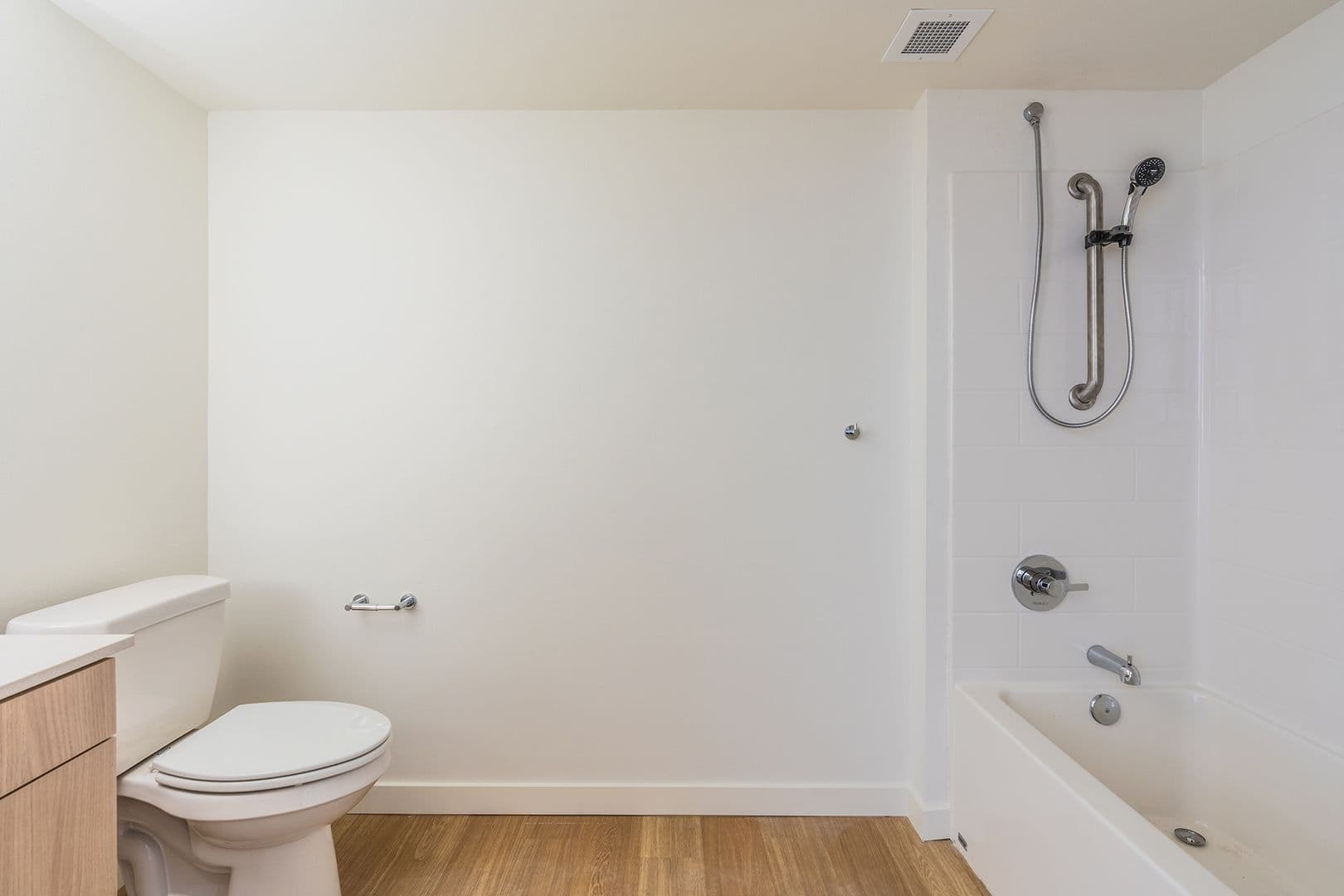 Bellevue Apartment: 290 106th Pl NE