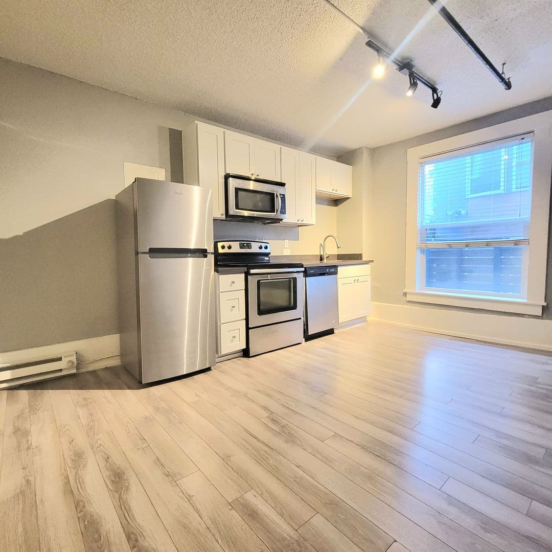 Seattle Apartment: 114 24th Ave E
