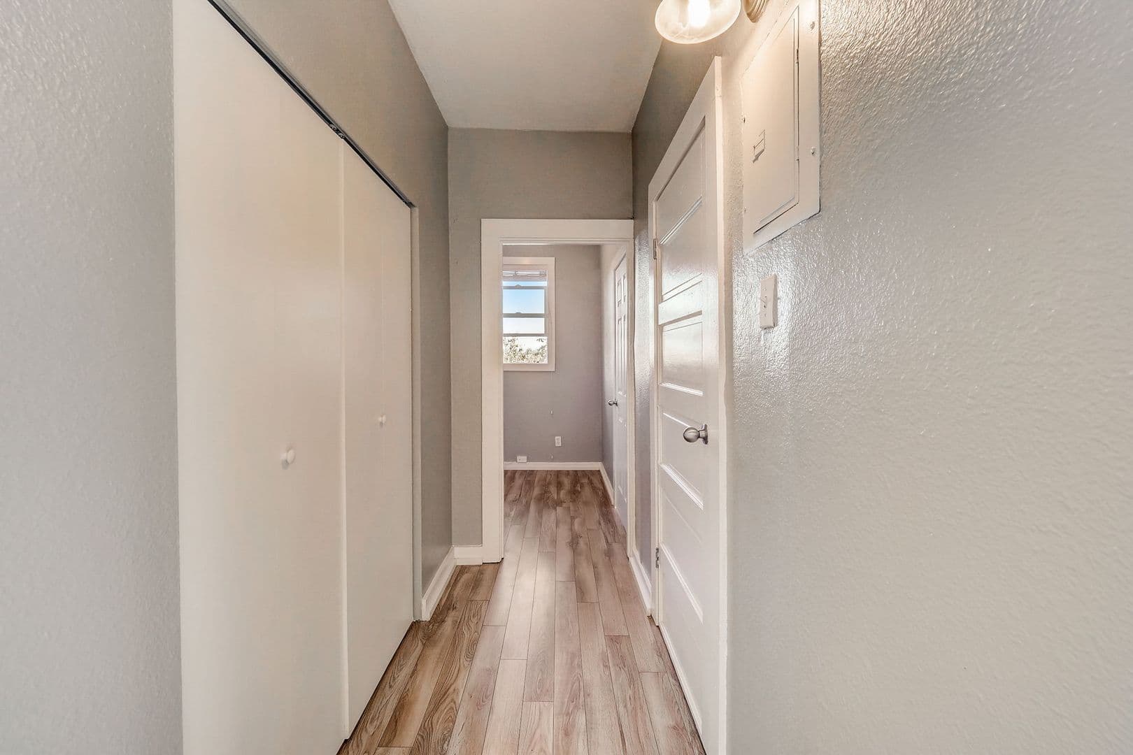 Seattle Apartment: 114 24th Ave E