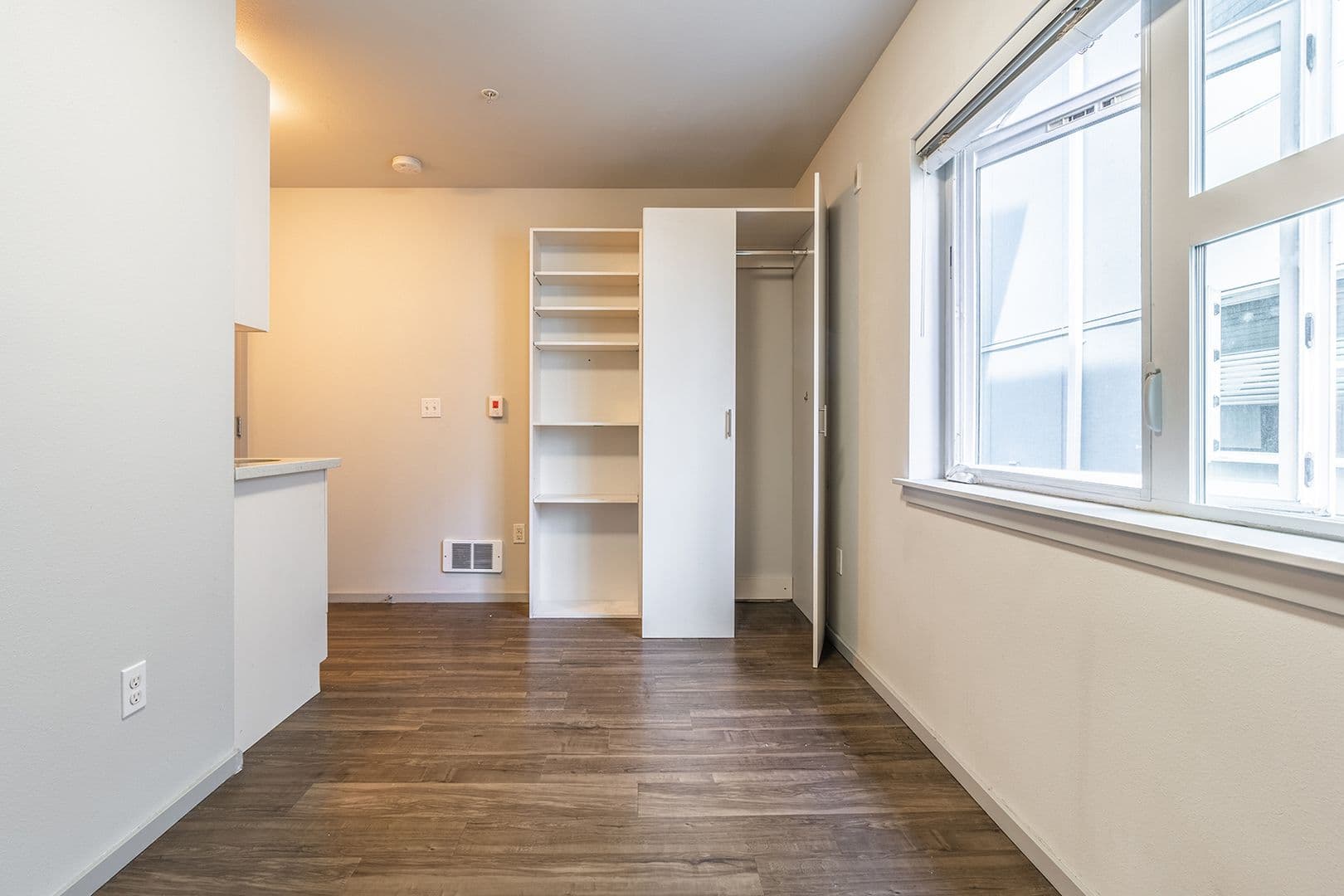 Seattle Apartment: 422 11th Ave E