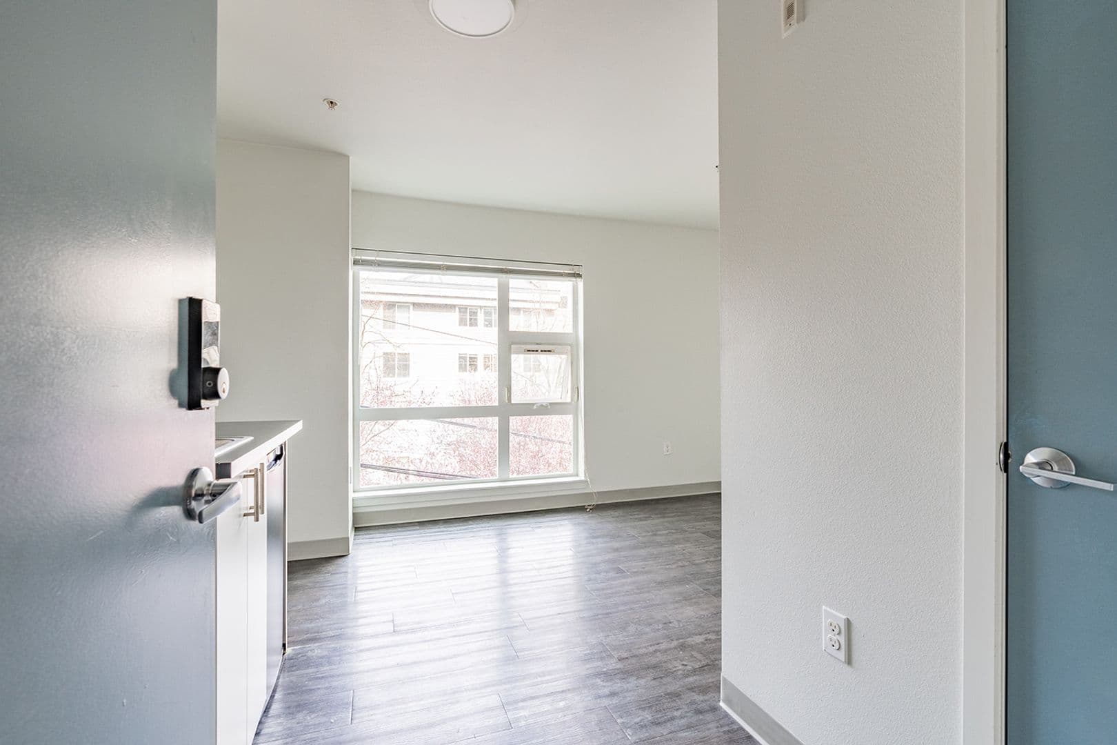 Seattle Apartment: 220 10th Ave
