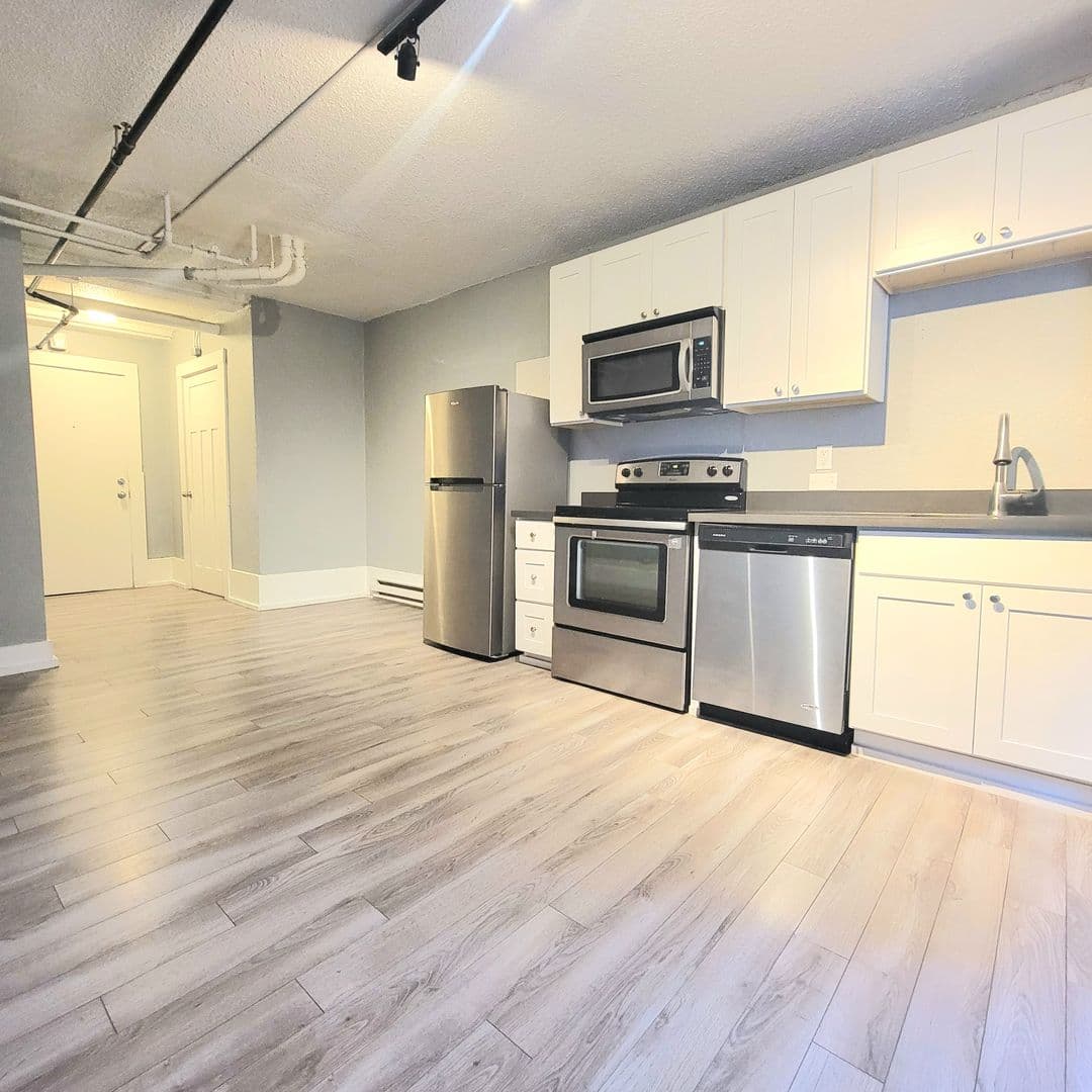 Seattle Apartment: 114 24th Ave E