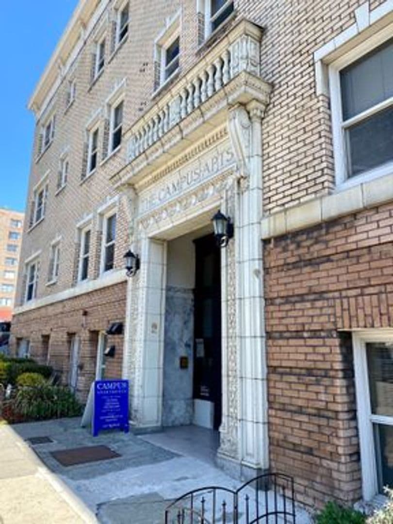 Seattle Apartment: 4210 Brooklyn Ave NE