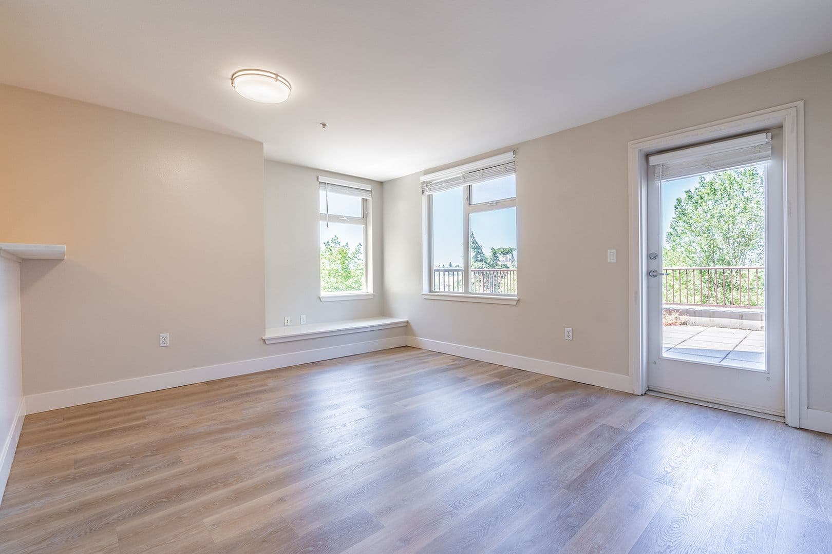 Seattle Apartment: 402 22nd Ave S