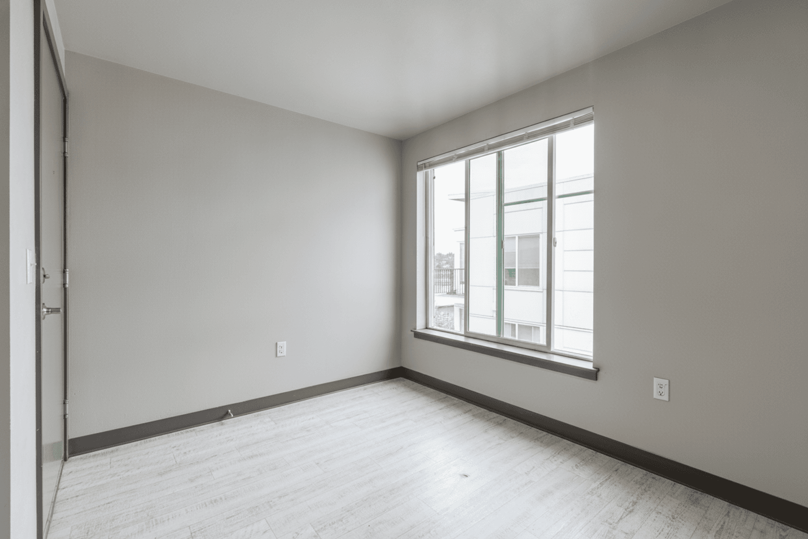 Seattle Apartment: 2820 Eastlake Ave E