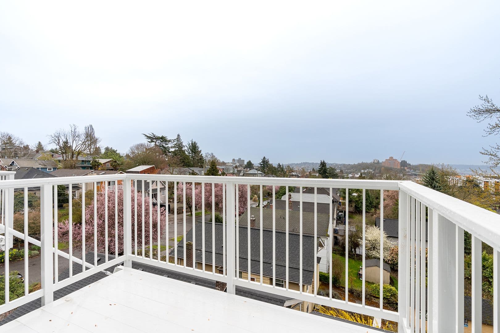 Seattle Apartment: 355 15th Ave