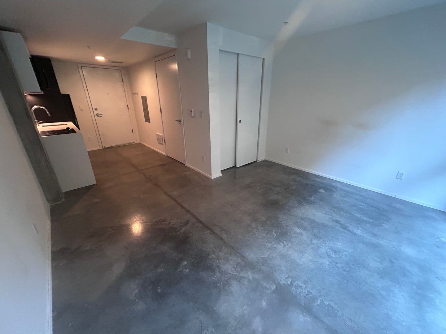Seattle Apartment: 1103 Summit Ave