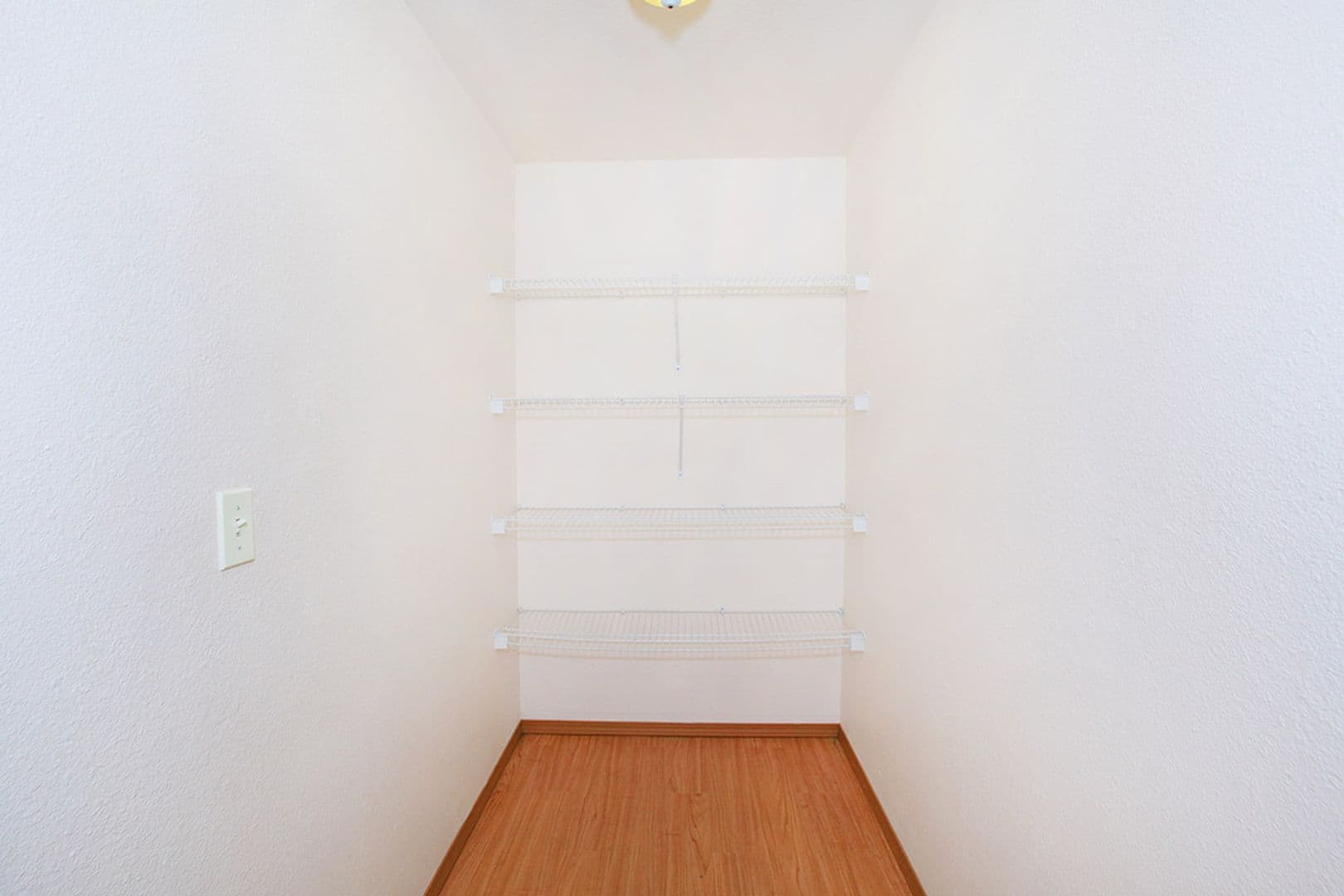Kennewick Apartment: 1001 W 4th Ave