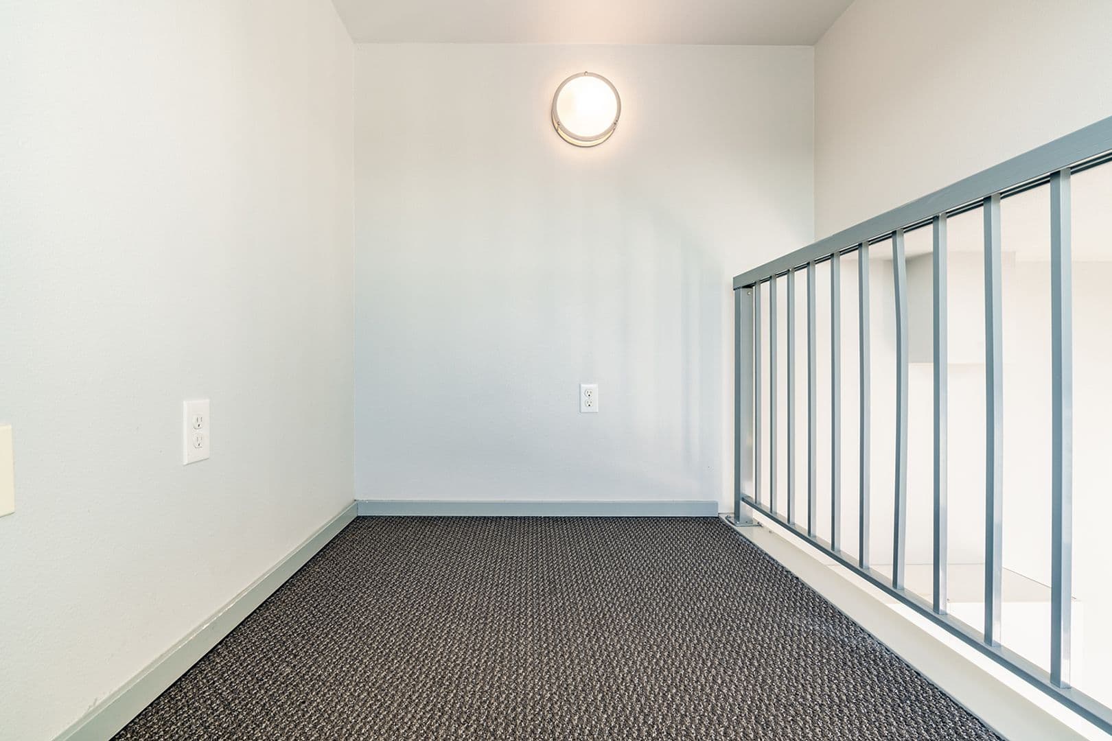 Seattle Apartment: 3266 SW Avalon Way